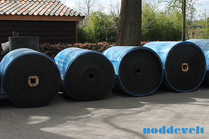 Rubber matten: Rubber mat op rol trailer